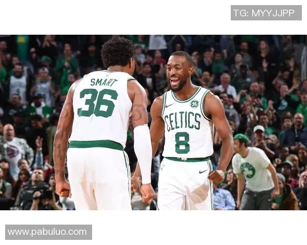 开拓者与绿军激战正酣谁能在这场对决中笑到最后